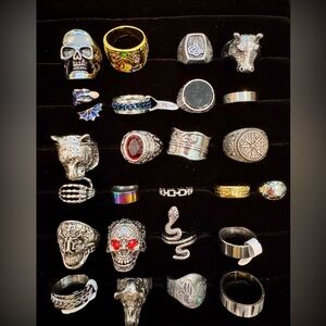 Lot of 25 Men’s & Women’s Rings Skull Snake Gothic Goth Biker Jewelry Bulk BOLD